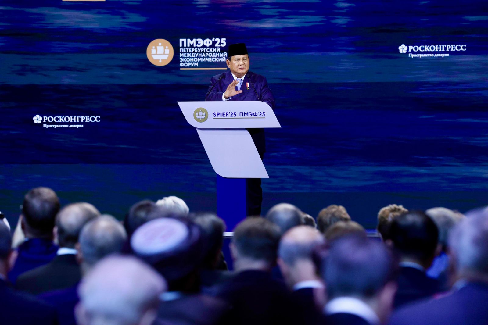 Presiden Prabowo Subianto dalam pidato perdananya di panggung Forum Ekonomi Internasional St. Petersburg (SPIEF) 2025. (Foto/Tim Media Prabowo)