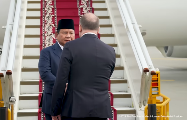 Momen Presiden Prabowo tiba  di Federasi Rusia pada Rabu (18/6/2025). (Foto/Sekretariat Presiden)
