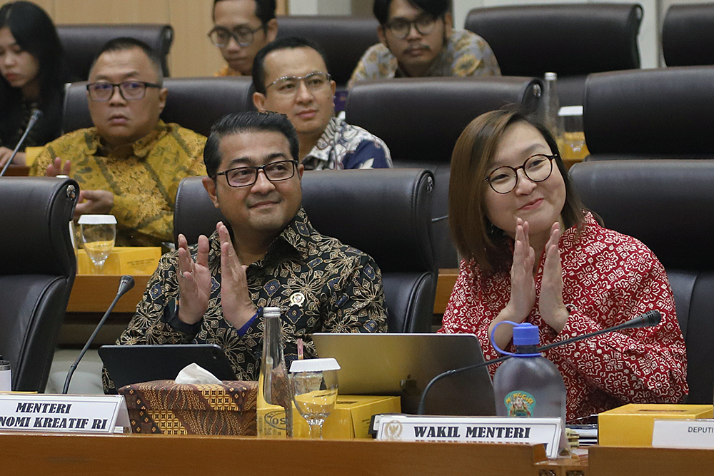 Rapat kerja komisi I dengan Menteri Ekonomi Kreatif. (BeritaNasional/Elvis Sendouw)