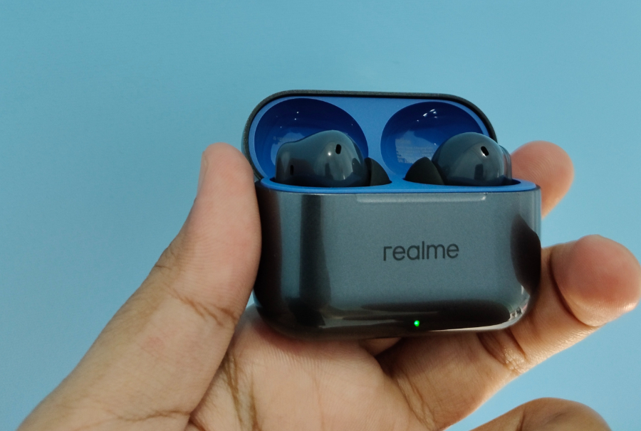 Realme Buds T200 resmi meluncur ke pasar Indonesia, harga Rp 300 ribuan. (BeritaNasional/Iman)