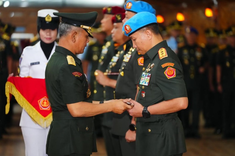 Panglima TNI Jenderal Agus Subiyanto melakukan pelantikan (Beritanasional/Bachtiar)
