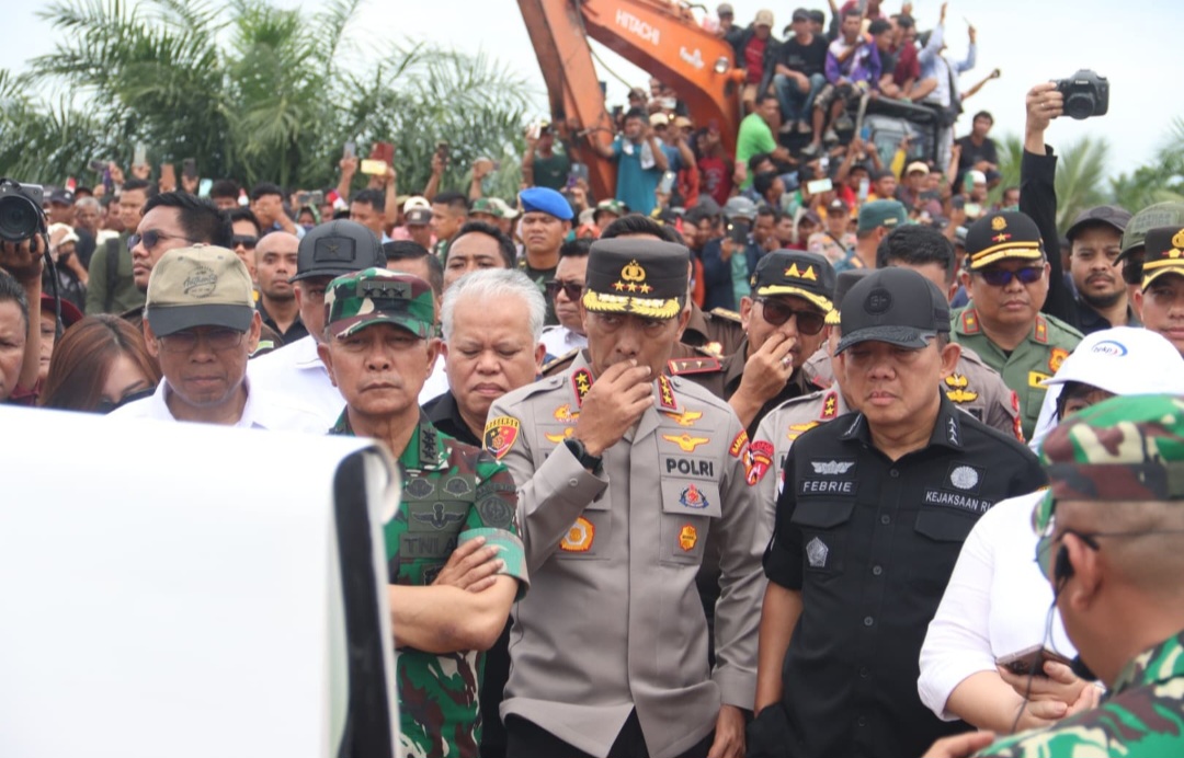 Satgas memeriksa lahan kebun sawit ilegal di Taman Nasional Tisso Nilo. (BeritaNasional/Bachtiarudin Alam)