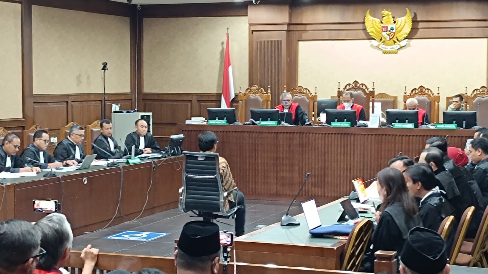 Sidang kasus dugaan suap yang menjerat Sekjen PDIP Hasto Kristiyanto di Pengadilan Negeri Tipikor Jakarta Pusat. (BeritaNasional/Panji)