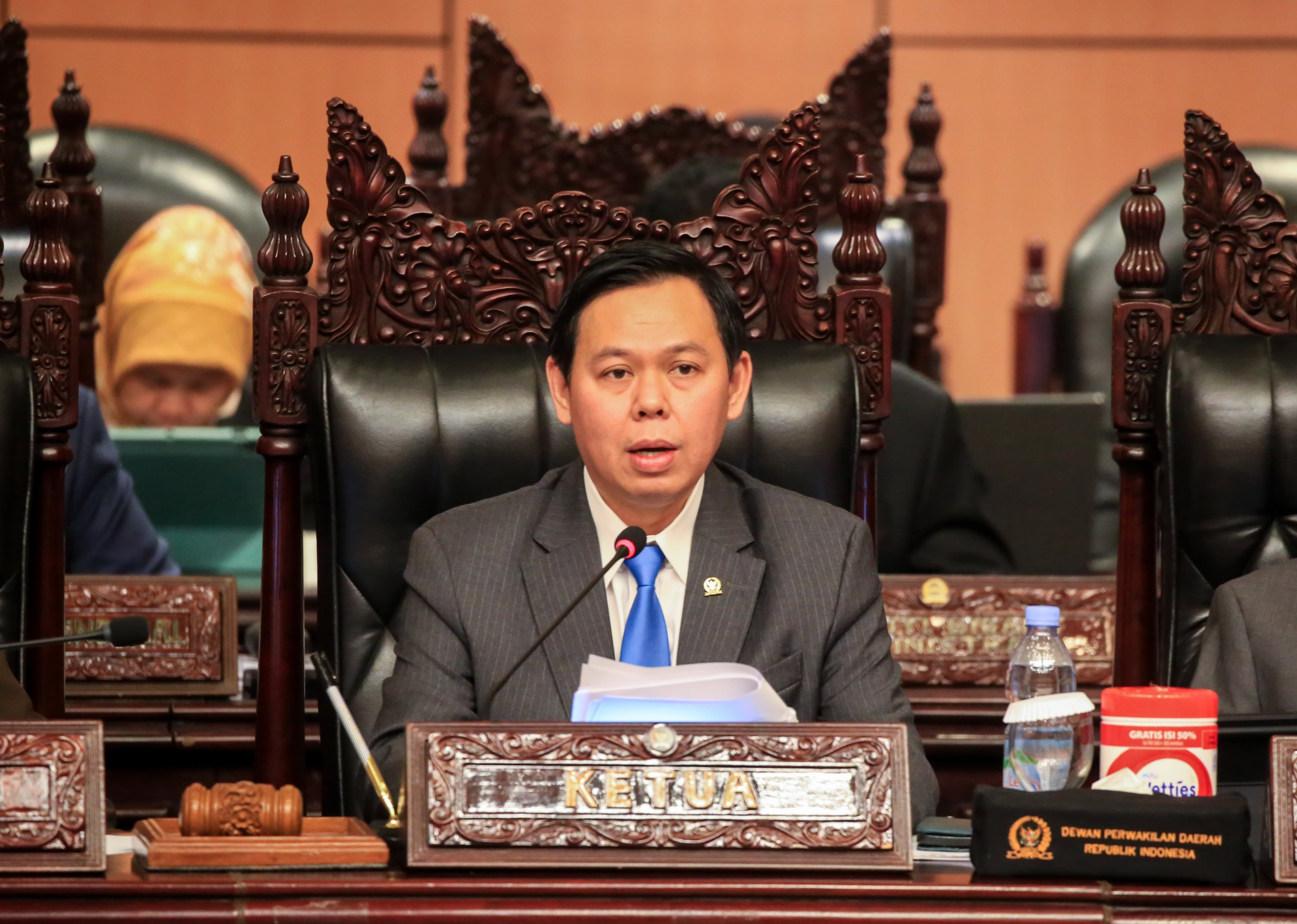 Sidang Paripurna DPD RI: Seruan Perdamaian Dunia dan Tegaskan Aspirasi Daerah Ketua DPD RI Sultan B Najamudin memimpin sidang Paripurna di Komplek Parlemen Senayan Jakarta. (BeritaNasional/dok DPD)