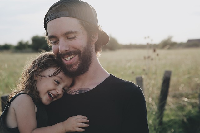 Tidak Hanya Gizi Peran Ayah Penting Mencegah Bayi Lahir Stunting, Ini Penjelasannya Ilustrasi ayah dan anak (BeritaNasional/Pixabay)