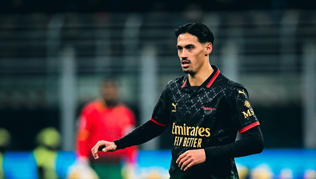 Gelandang asal Belanda yang kini bermain untuk AC Milan yaitu, Tijjani Reijnders. (Foto/XTijjani Reijnders)