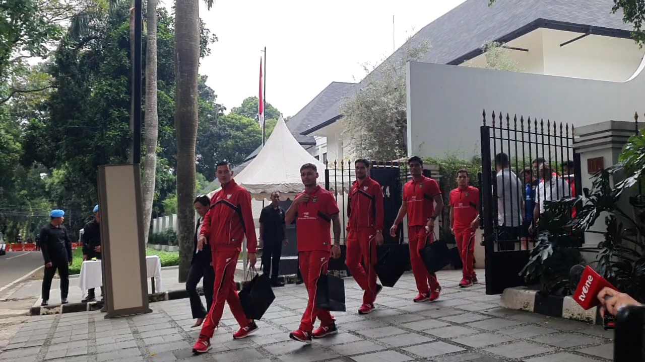 Timnas Indonesia saat berkunjung ke rumah Presiden Prabowo. (BeritaNasional/Bachtiar)