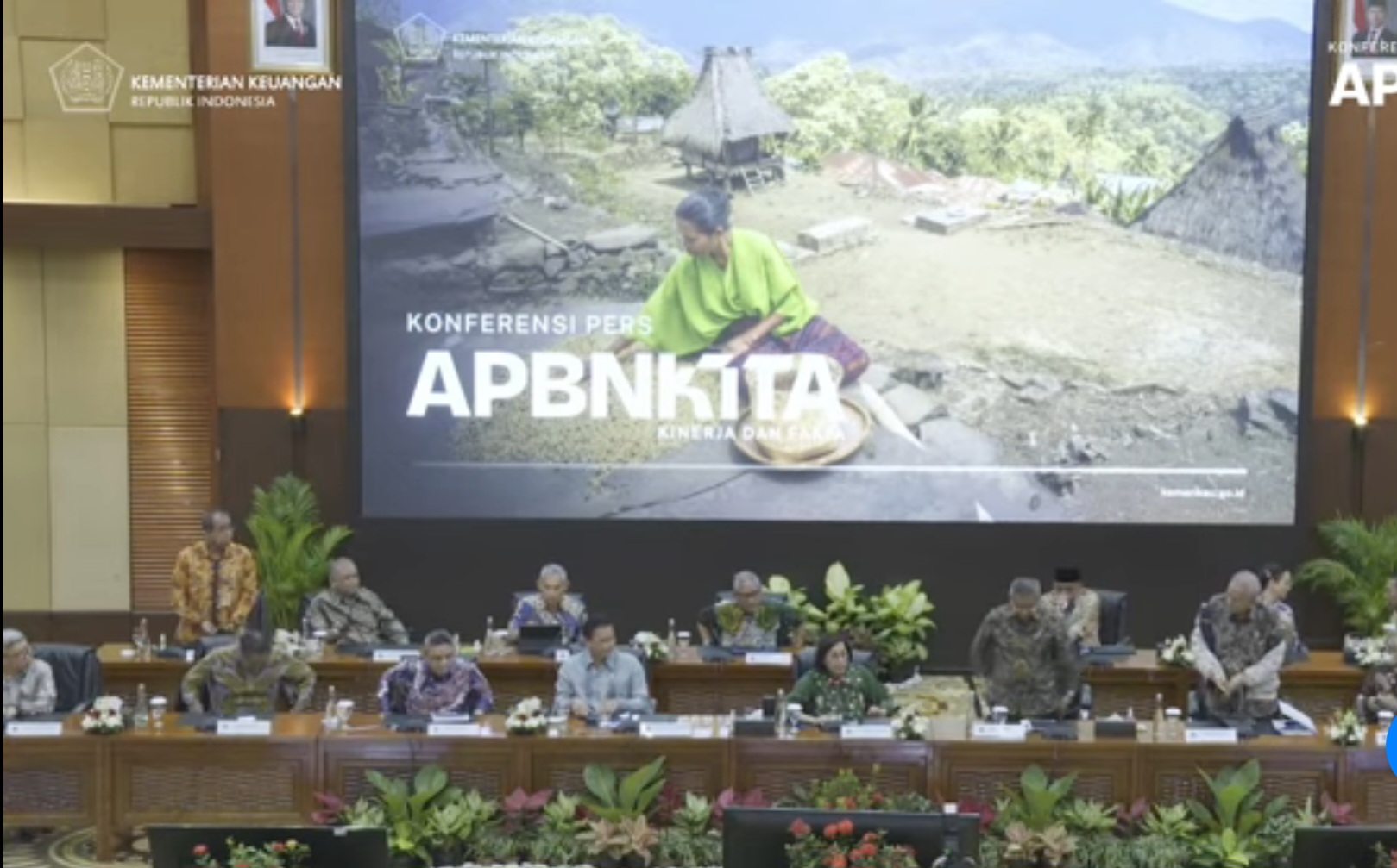 Jumpa pers Menkeu Sri Mulyani didampingi seluruh wamenkeu saat rilis APBN KiTa di Jakarta. (BeritaNasional/tangkapan layar)