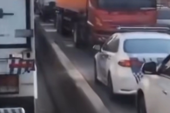 Viral Patwal Lawan Arus di Demak. (Foto/istimewa)