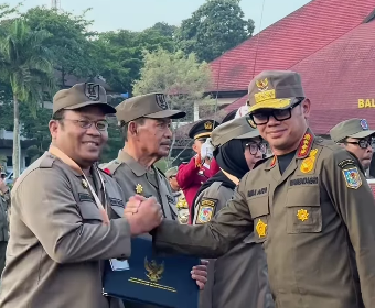 Wamendagri Bima Arya (kanan) saat penutupan retret gelombang kedua bersama para kepala daerah. (Foto/Instagram Bima Arya)