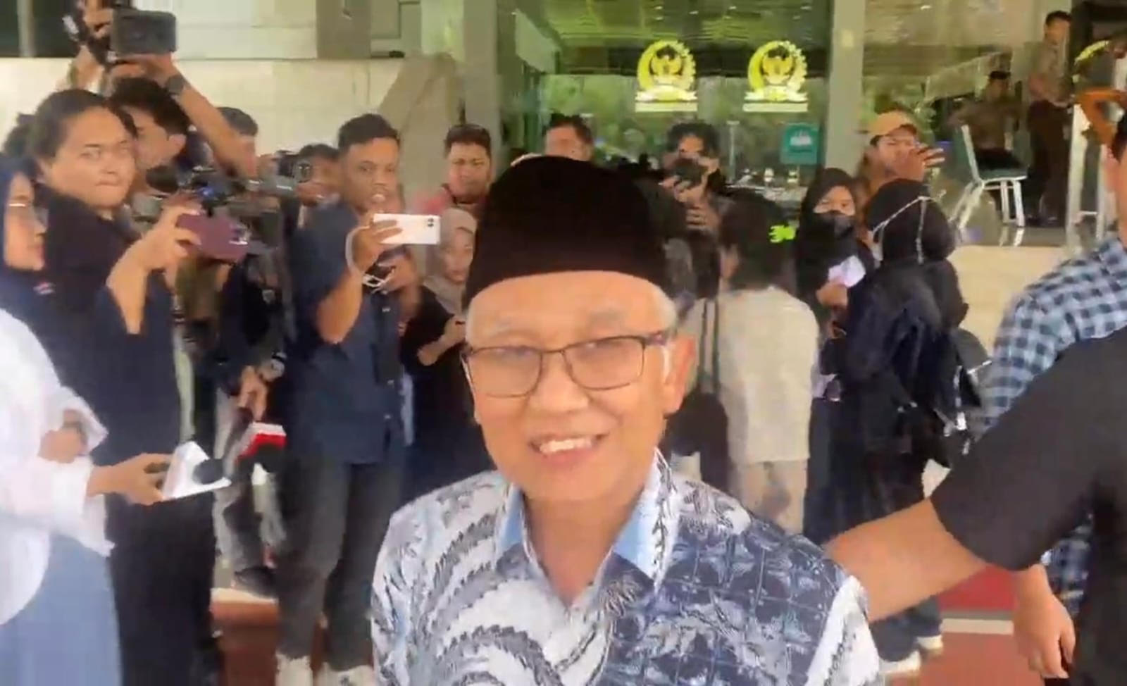 Wamendikdasmen Atip Latipulhayat saat diwawancarai. (BeritaNasional/Ahda)