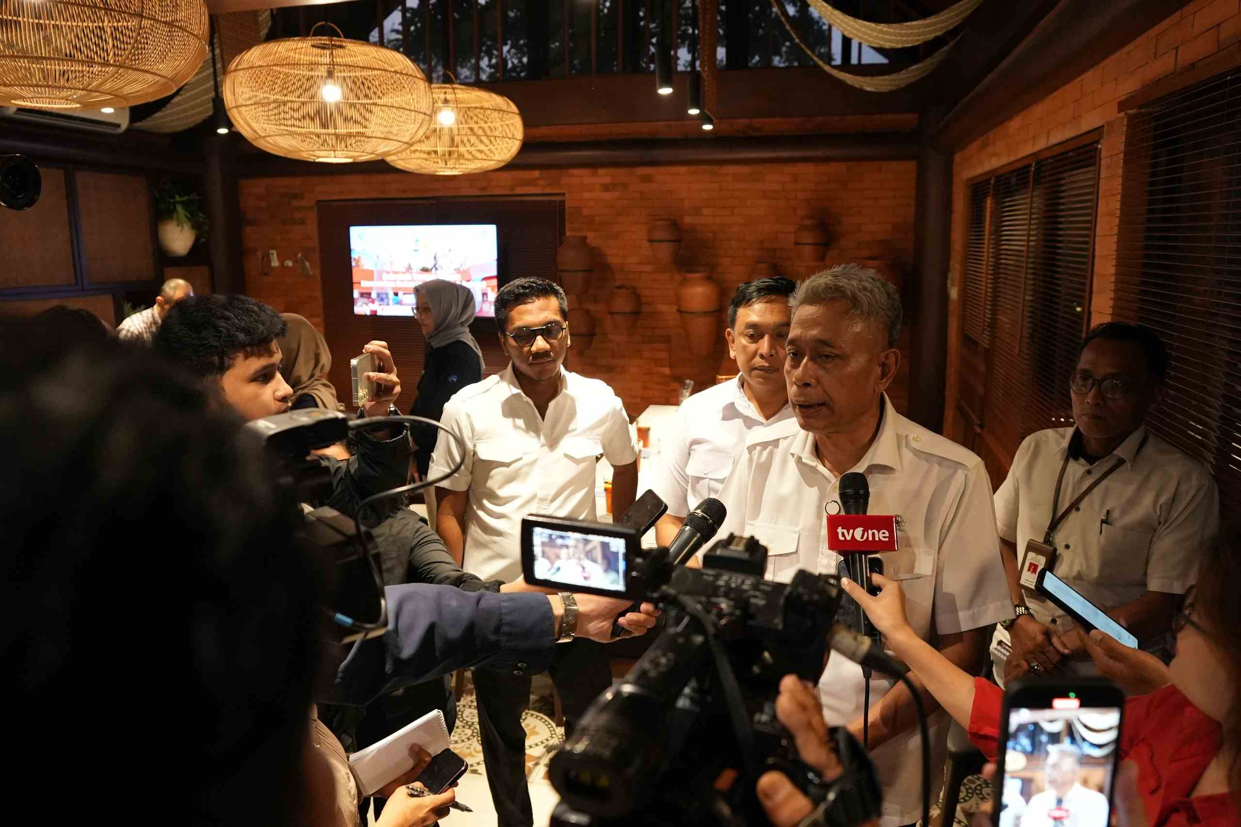 Wamensos Agus Jabo Priyono (kanan) saat diwawancarai. (Foto/Kemensos)