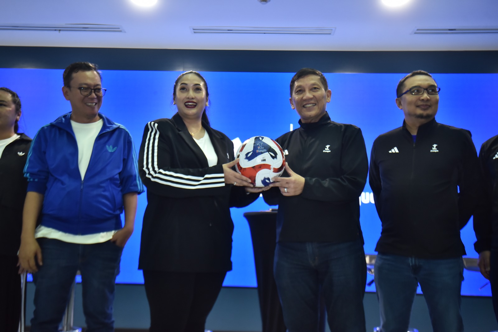 Adidas Indonesia Jadi Penyedia Bola dan Perlengkapan Wasit Resmi Super League. (Foto/ I League)