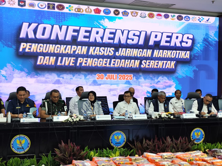Konferensi Pers: pengungkapan Kasus Jaringan Narkotika dan Live Penggeledahan Serentak. (BeritaNasional/Bachtiarudin Alam)