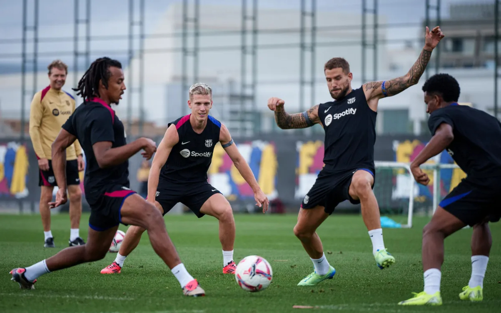 Skuad Barcelona sedang berlatih. (Foto/fcbarcelona.com)
