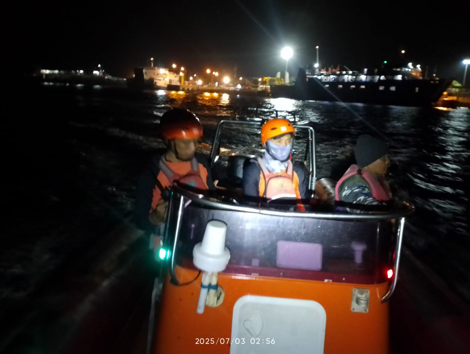 Basarnas mencari korban tenggelam KMP Tunu Pratama Jaya di Selat Bali. (Foto/Dok Basarnas)