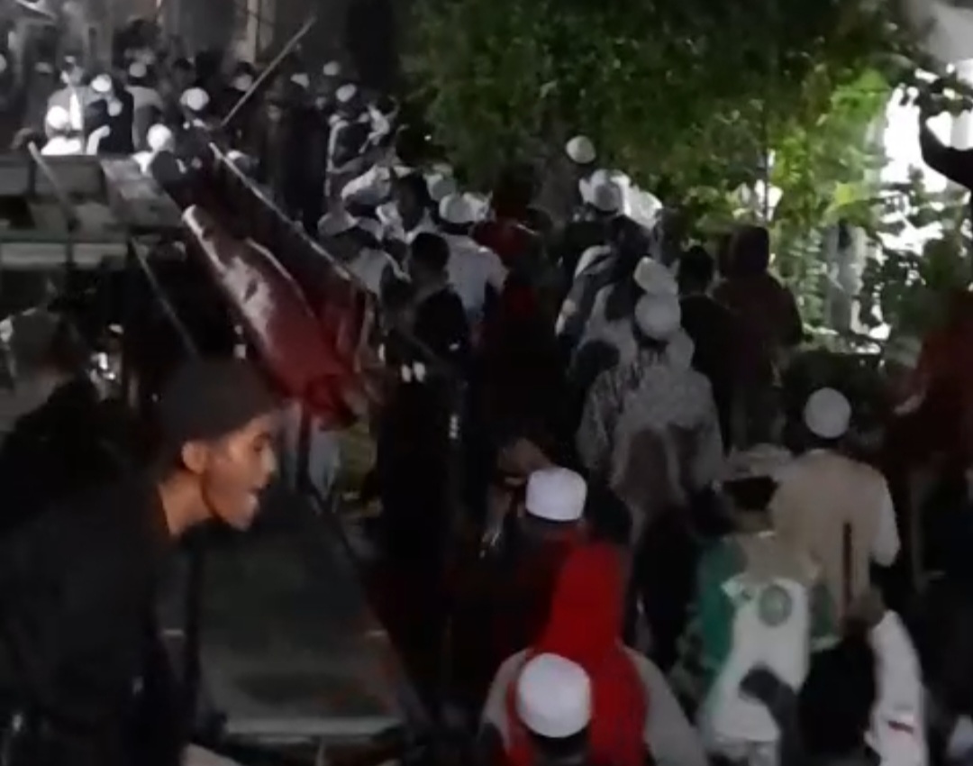 Bentrokan terjadi di Pemalang Jateng saat Tabligh Akbar Habib Rizieq Shihab. (BeritaNasional/dok pribadi)