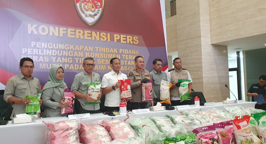 Polri rilis beras oplosan. (BeritaNasional/Bachtiarudin)