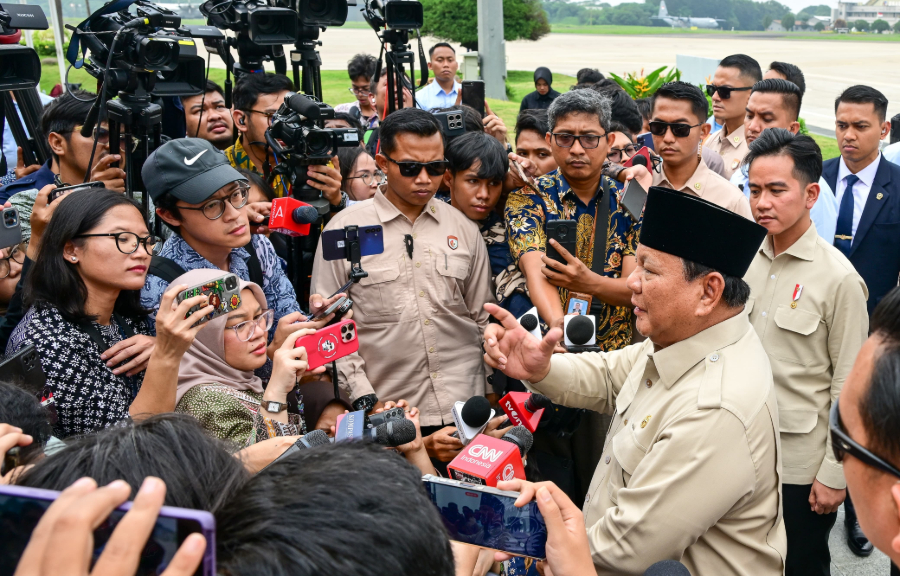 Bertemu Trump pada Oktober, Prabowo: Saya Agak Ngeri Kalau Dia Ajak Main Golf Presiden Prabowo saat berada di Pangkalan TNI AU Halim Perdanakusuma, Jakarta, pada Rabu, 16 Juli 2025. (Foto/Setpres)