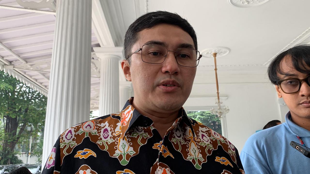 Kepala Badan Komunikasi Strategis Partai Demokrat Herzaky Mahendra Putra saat diwawancarai. (BeritaNasional/Lydia)