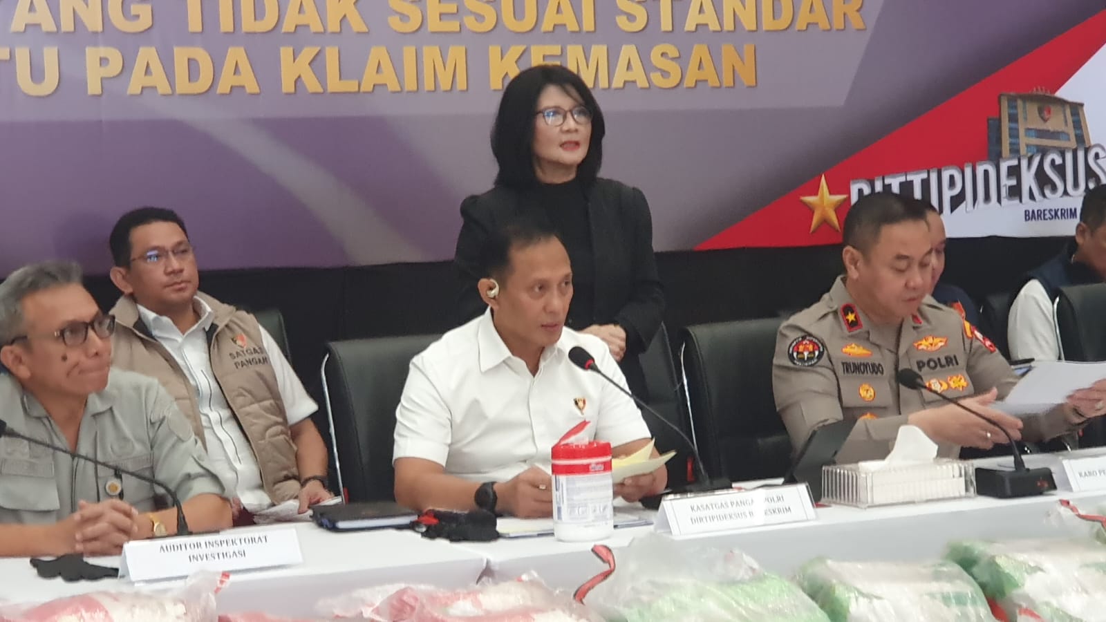 Direktur Tindak Pidana Ekonomi Khusus (Dirtipideksus) sekaligus Kepala Satgas Pangan Polri, Brigjen Pol Helfi Assegaf. (BeritaNasional/Bachtiar)