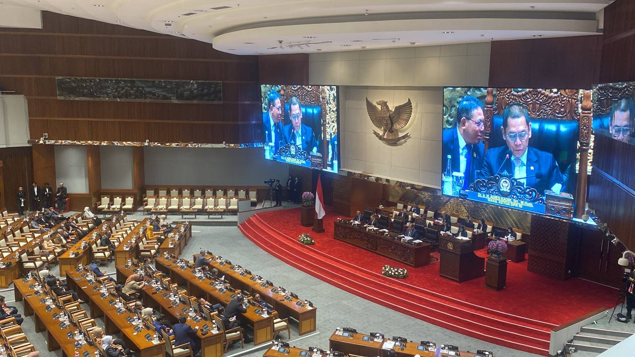 Sidang Paripurna DPR dipimpin Wakil Ketua DPR Adies Kadir. (BeritaNasional/Ahda)