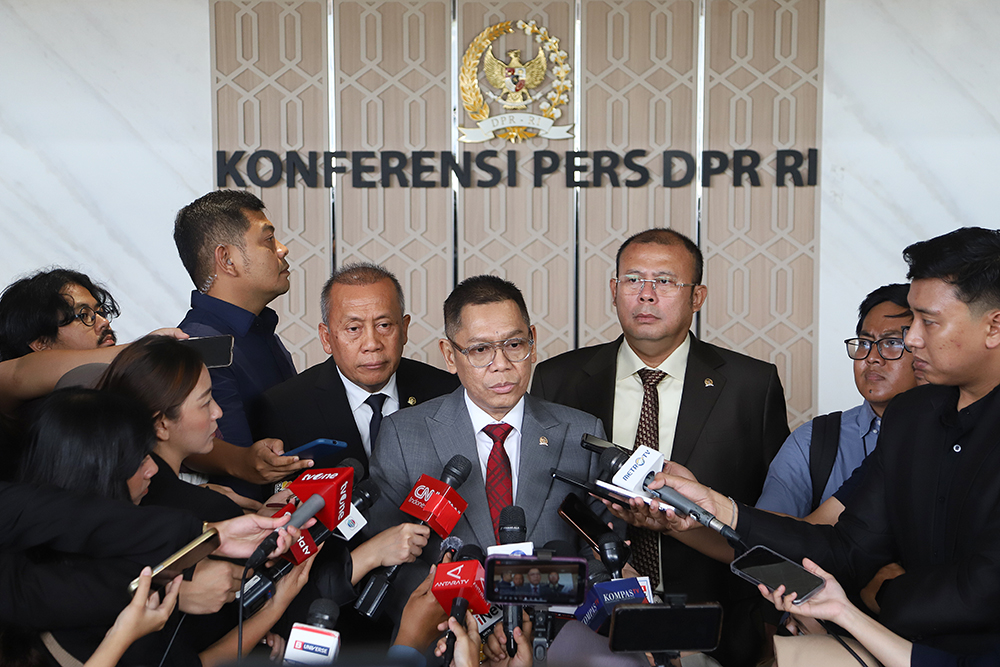 Pimpinan DPR memberikan penjelasan terkait 24 calon Dubes RI. (BeritaNasional/Elvis Sendouw)