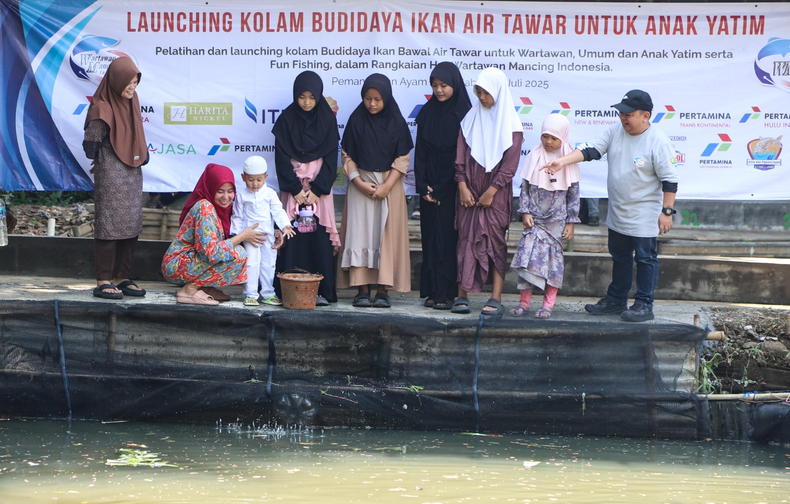 Wartawan Mancing Indonesia (WMI) gelar pelatihan dan launching kolam budidaya ikan bawal air tawar untuk wartawan, umum dan santunan anak yatim, lansia serta fun fishing antar media, korporasi untuk dukung Asta Cita Presiden Prabowo Subianto. (BeritaNasional/Elvis Sendouw)