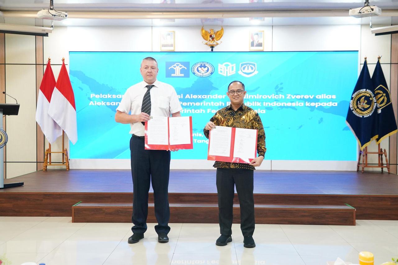 Proses ekstradisi terpidana suap dan pelanggaran UU ITE Rusia di Kemenkum Jakarta. (BeritaNasional/dok Kemenkum)