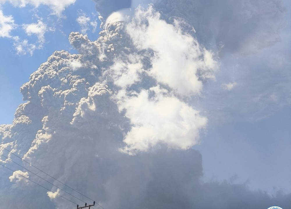 Gunung Lewotobi Laki-laki Erupsi. (Foto/istimewa)