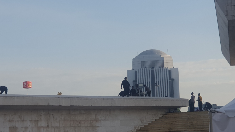 Insiden Paralayang jatuh saat Gladi Bersih HUT Bhayangkara di Monas. (BeritaNasional/Bachtiarudin Alam)