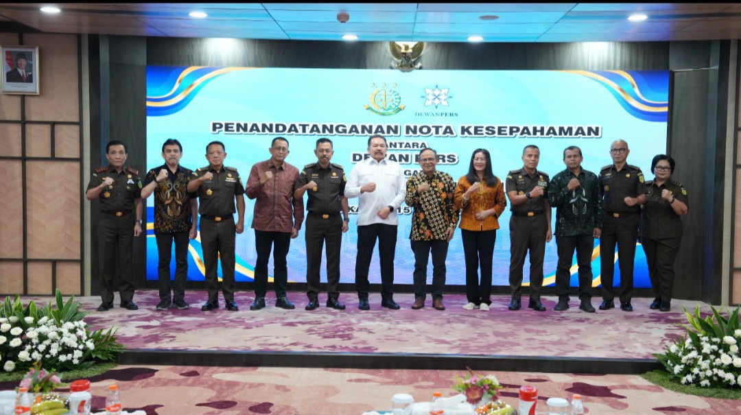 Jaksa Agung ST Burhanuddin bersama Ketua Dewan Pers Komaruddin Hidayat (BeritaNasional/Bachtiarudin)