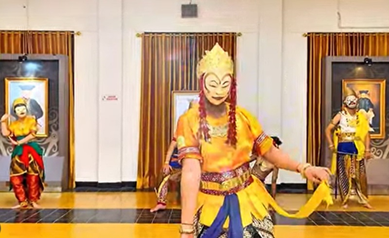 Tari Topeng budaya Kaltim (Foto/Instagram Budaya Kukar)