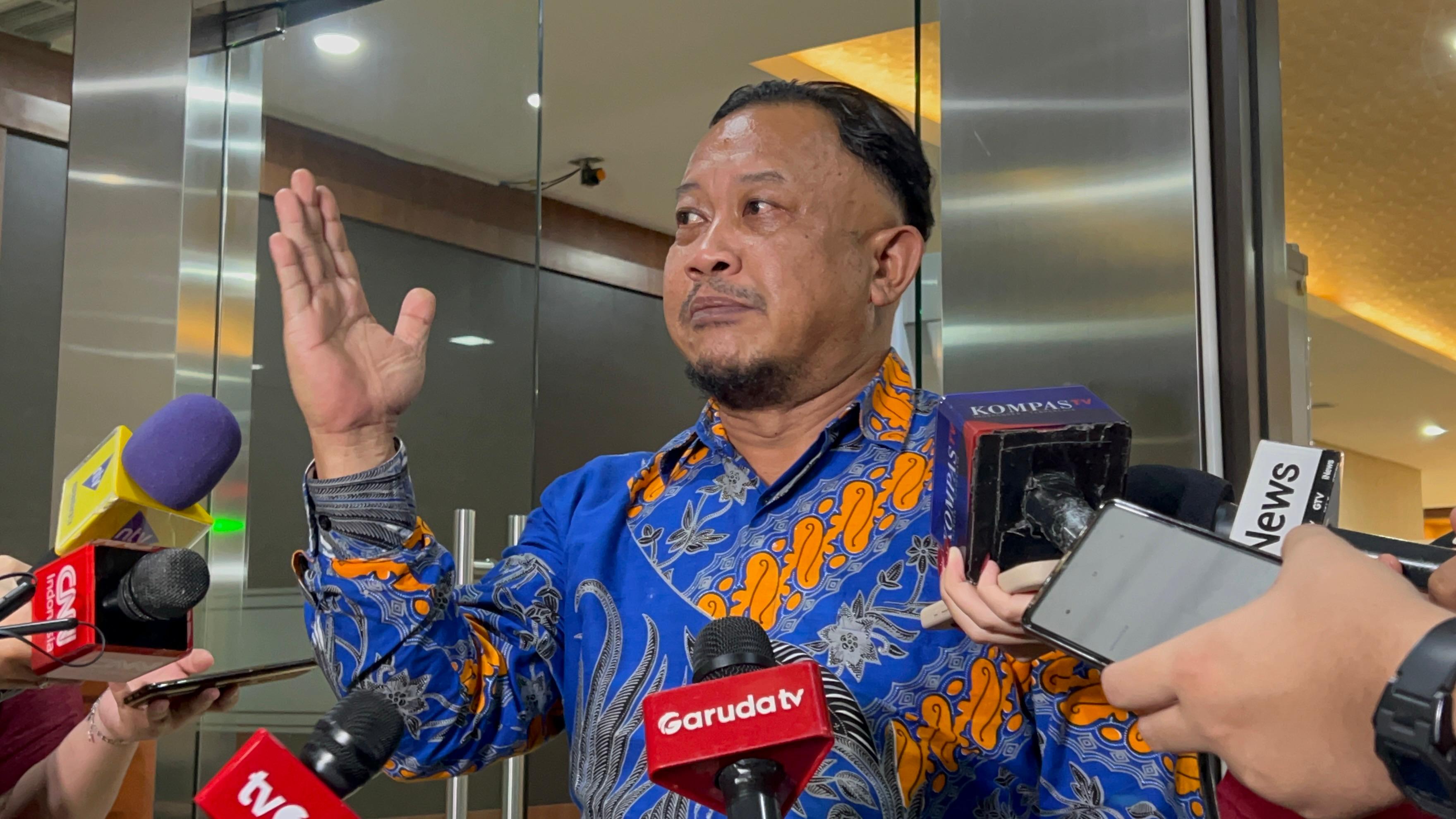 Komisioner Kompolnas Choirul Anam saat diwawancarai. (BeritaNasional/Bachtiarudin Alam)