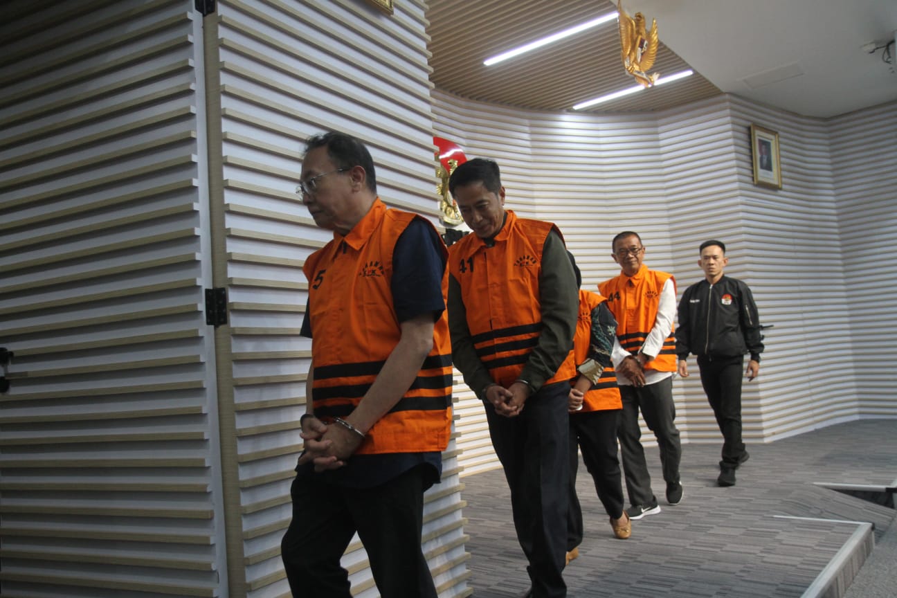 KPK menahan empat tersangka kasus pemerasan TKA di Kemnaker. (BeritaNasional/Oke Atmaja)