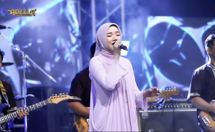 Video musik lagu Serat Penjajah Cantika Adella bersama orkes Om Adella. (Foto/Youtube)