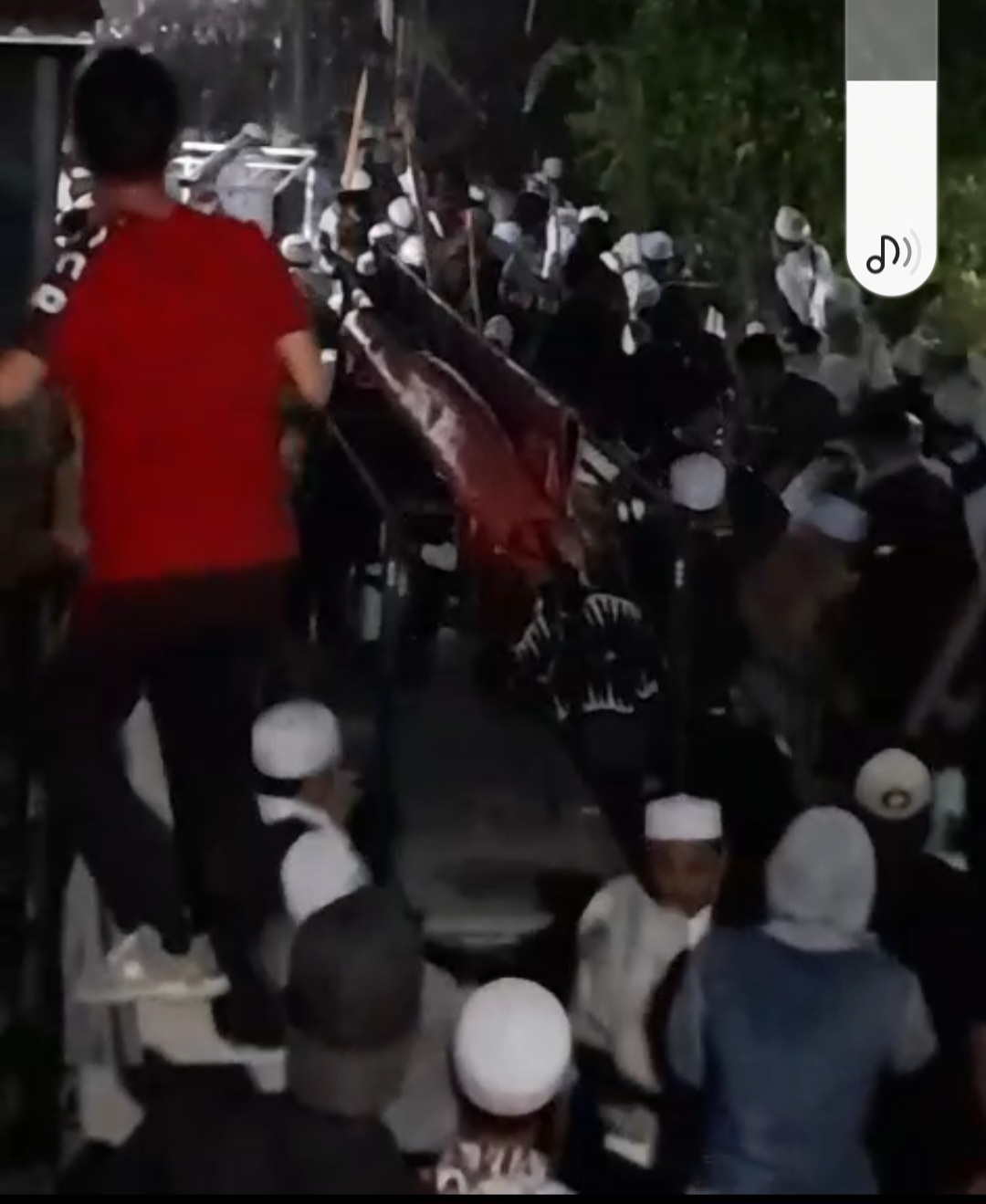 Suasana rusuh saat tabligh akbar Habib Rizieq Shihab di Jateng. (BeritaNasional/dok pribadi)