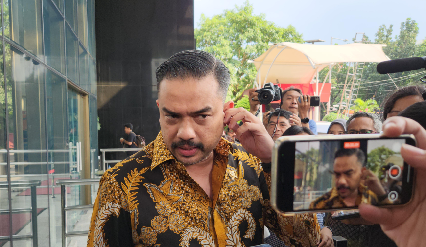Menteri UMKM Maman Abdurrahman saat menyambangi Komisi Pemberantasan Korups, Jumat (4/7/2025). (BeritaNasional/Panji Septo)