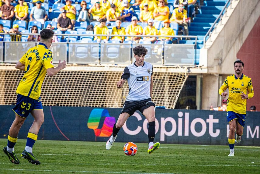 Manchester United Serius Incar Javi Guerra dari Valencia Manchester United Serius Incar Javi Guerra dari Valencia. (Foto/instagram Javi Guerra)