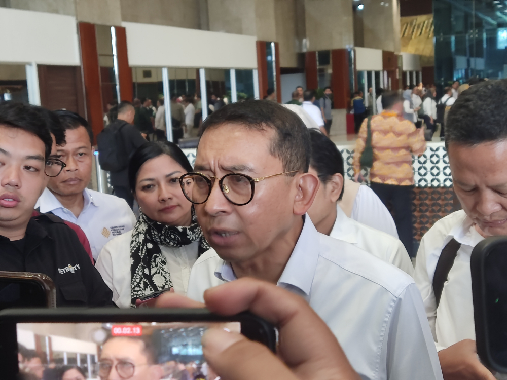 Menbud Fadli Zon saat diwawancarai di Gedung DPR. (BeritaNasional/Ahda Bayhaqi)