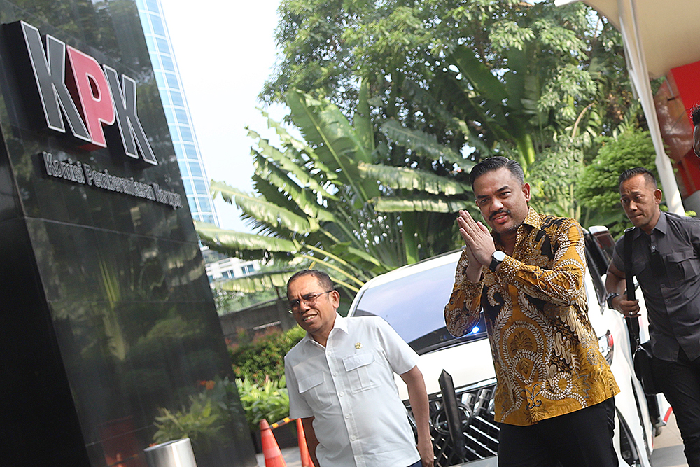 Menteri UMKM Maman Abdurrahman menyambangi Komisi Pemberantasan Korupsi (KPK) terkait istrinya, Agustina Hastarini, ikut dalam perjalanan dalam rangka misi budaya itu mencakup kunjungan ke enam negara Eropa dan satu negara Asia. (BeritaNasional/Elvis Sendouw)
