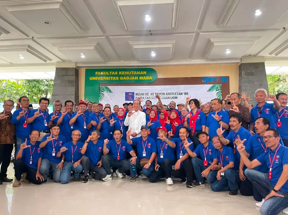Momen Jokowi Hadiri Reuni Fakultas Kehutanan UGM. (Foto/instagram Jokowi)