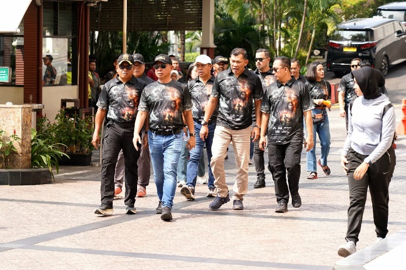 Panglima TNI Agus Subiyanto bersama ratusan sahabat lamanya melakukan kegiatan sosial. (Foto/Istimewa)