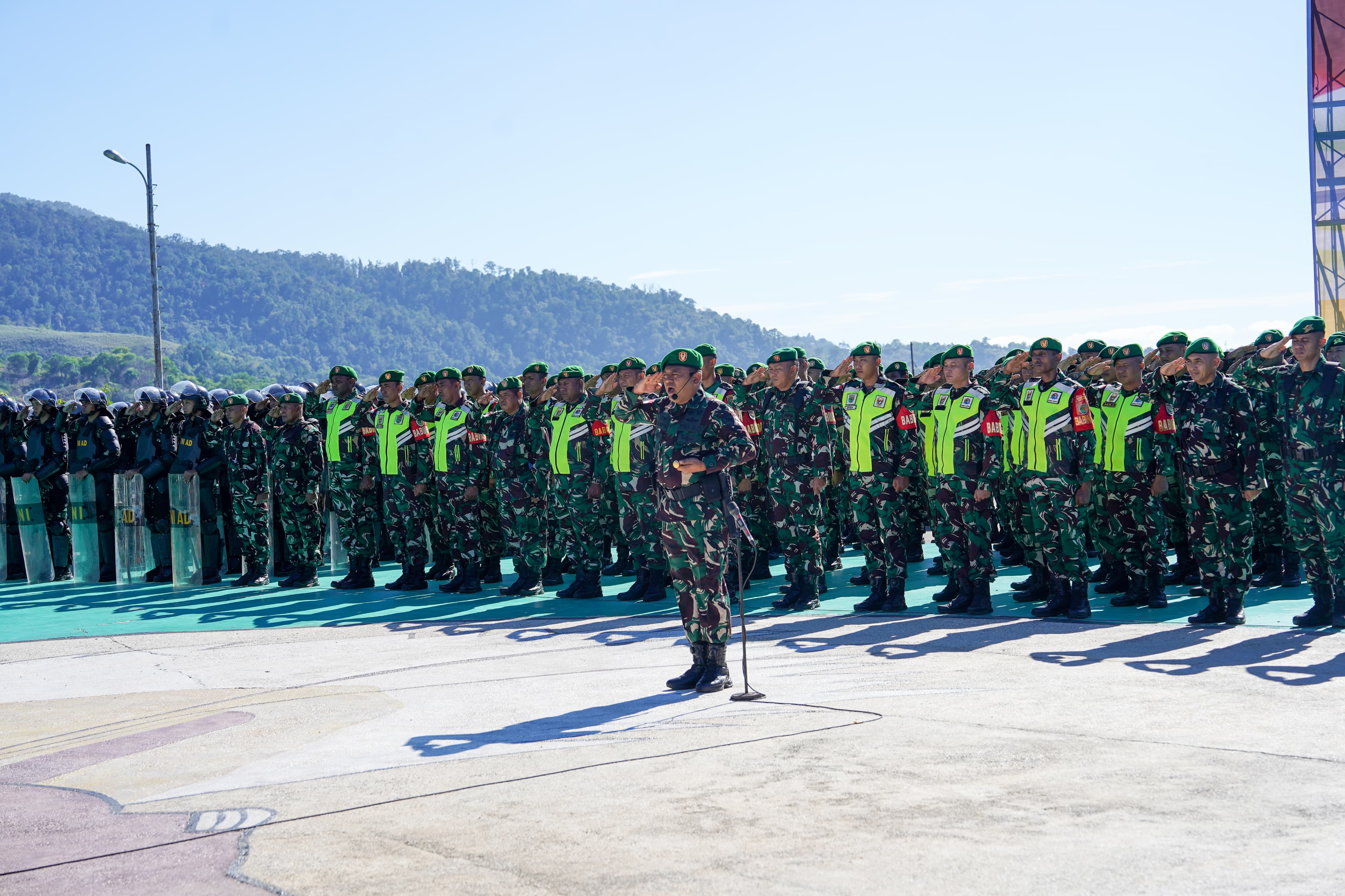Pangdam Cenderawasih Pimpin Apel Pengamanan PSU Pilgub Papua 2025. (Foto/TNI)