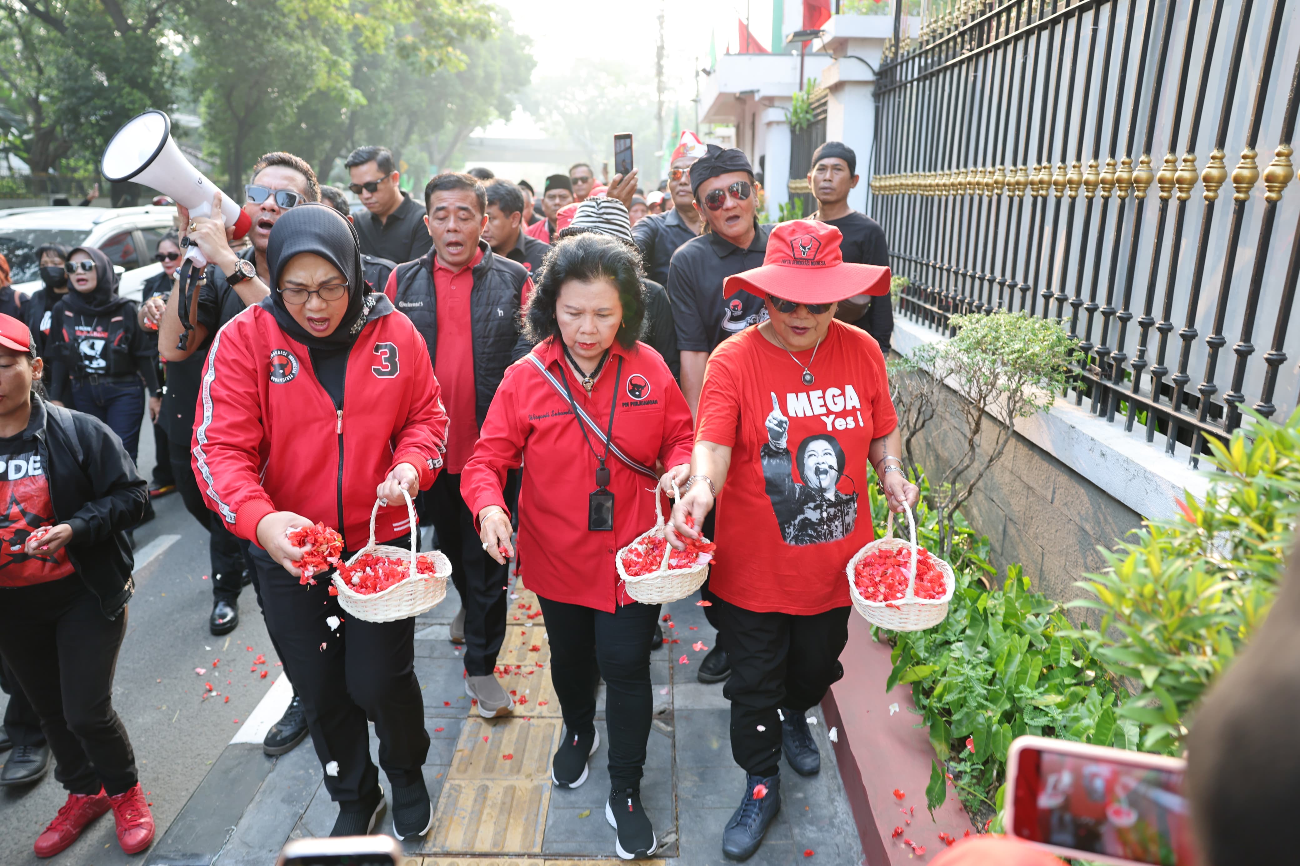 PDI Perjuangan Gelar Tabur Bunga dan Doa Bersama. (Foto/istimewa)