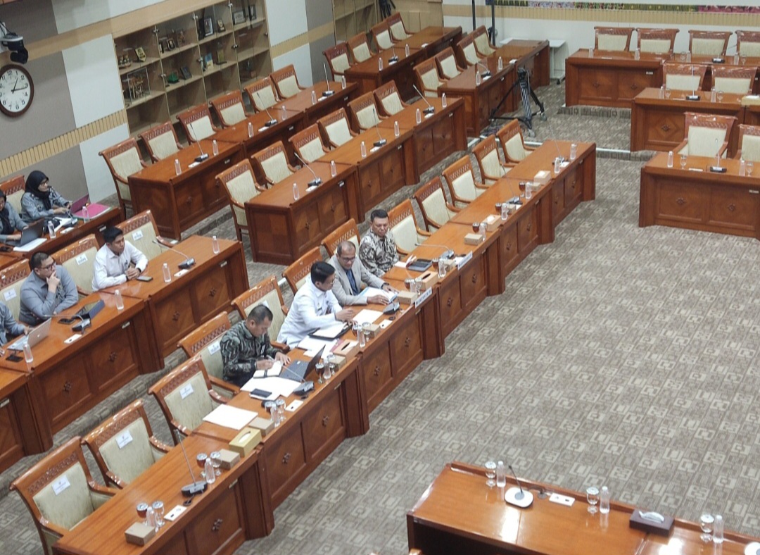 Wakil Menteri Hukum Edward Omar Sharif Hiariej sampaikan 10 penguatan revisi KUHAP di DPR. (BeritaNasional/Ahda)