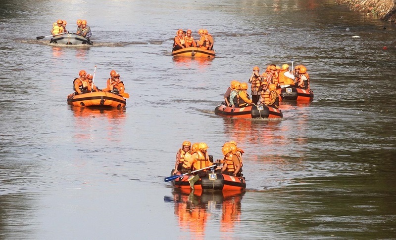 Gubernur DKI Jakarta Pramono Anung susur Sungai Ciliwung (Beritanasional/Oke Atmadja)