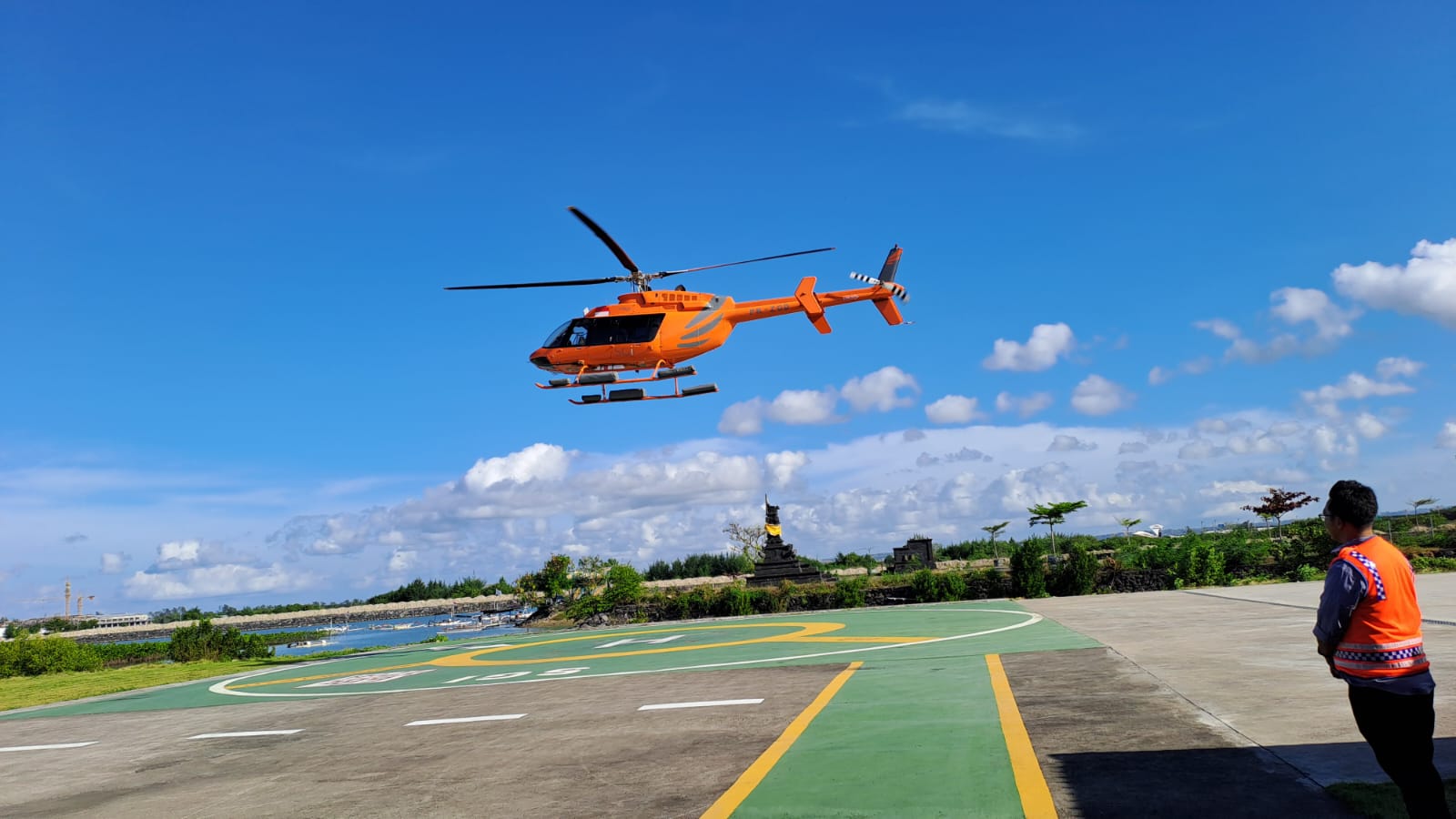 Pendaki WNA Belanda Terjatuh di Rinjani, SAR Kerahkan Helikopter. (Foto/istimewa)