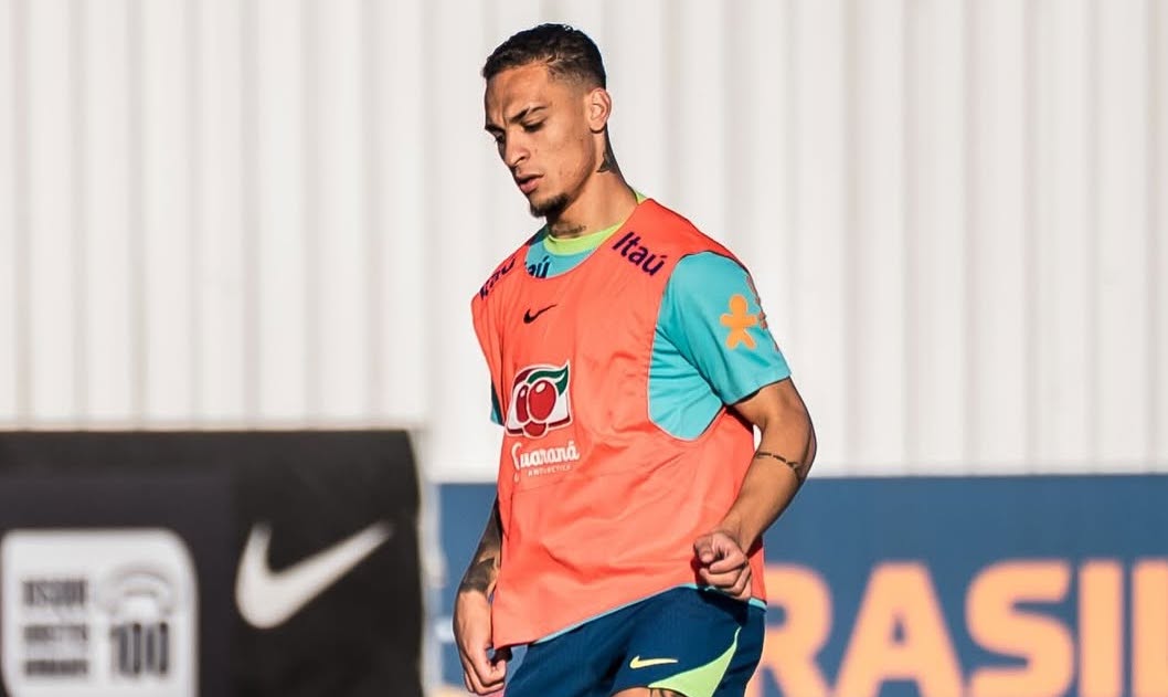 Atletico Madrid dilaporkan tengah berupaya untuk merekrut penyerang Manchester United, Antony. (Foto/Instagram Antony)