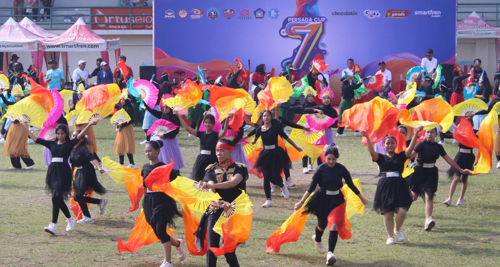 Persada Cup 7 dengan tema “The Colors of Unity” dengan tari kolosal di Stadion Merpati. (BeritaNasional/Elvis Sendouw/HO)